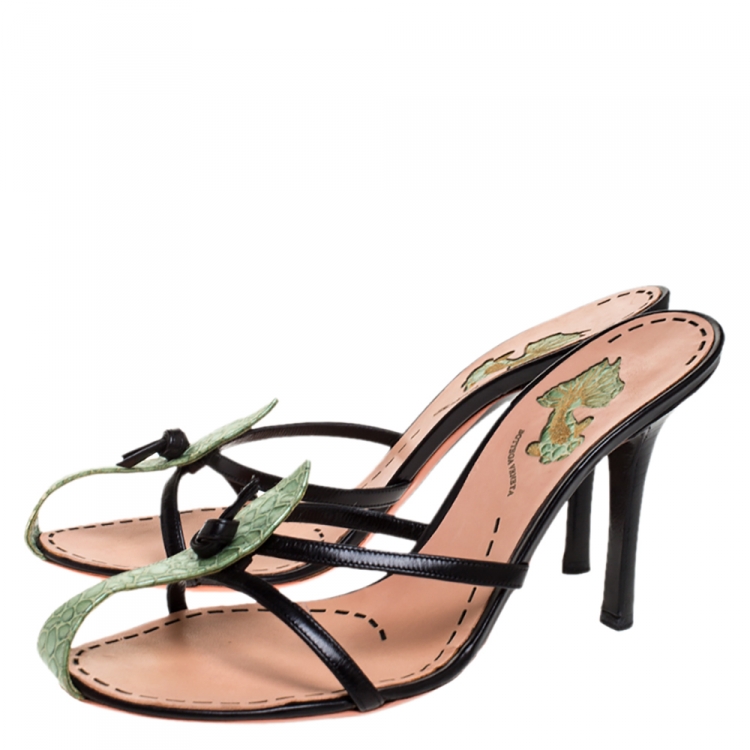 Pre Owned Bottega Veneta Black/Green Leather And Embossed Leather With Knot Detail Slide Sandals Size 40.5