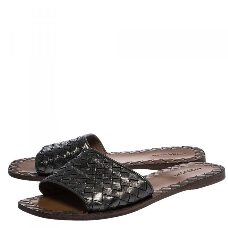 Pre Owned Bottega Veneta Metallic Grey Intreciatto Leather Slip On Slide Size 39
