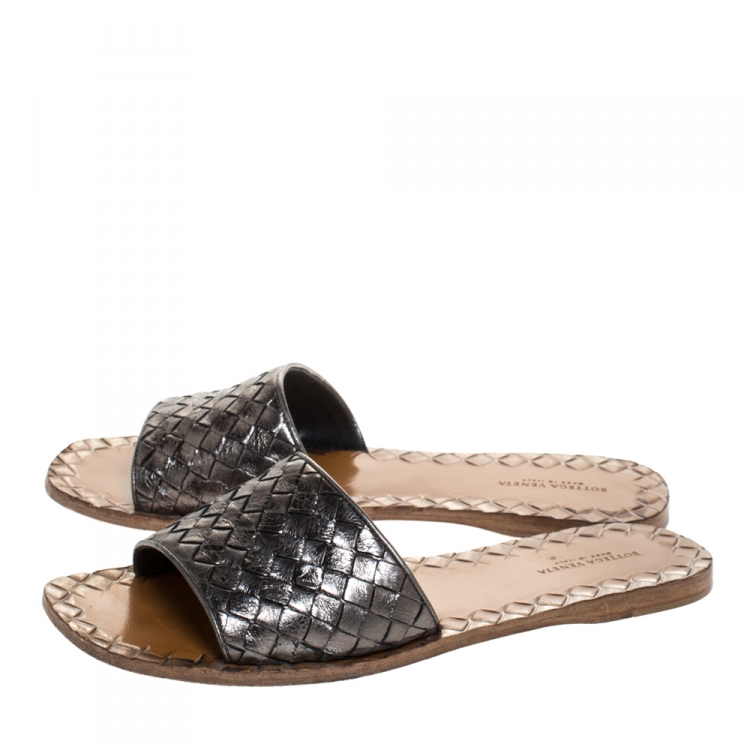 Pre Owned Bottega Veneta Metallic Grey Intreciato Leather Flat Slides Size 38.5