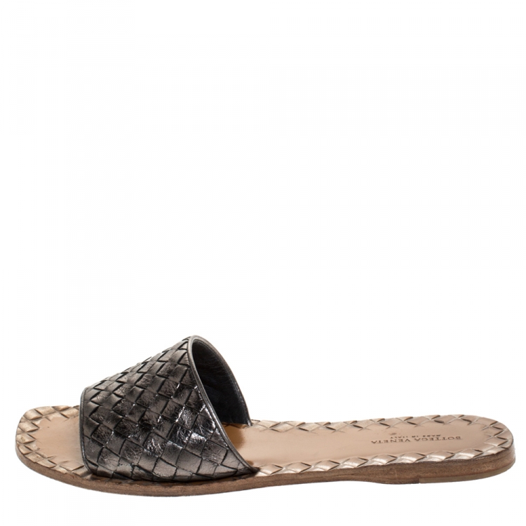 Pre Owned Bottega Veneta Metallic Grey Intreciato Leather Flat Slides Size 38.5