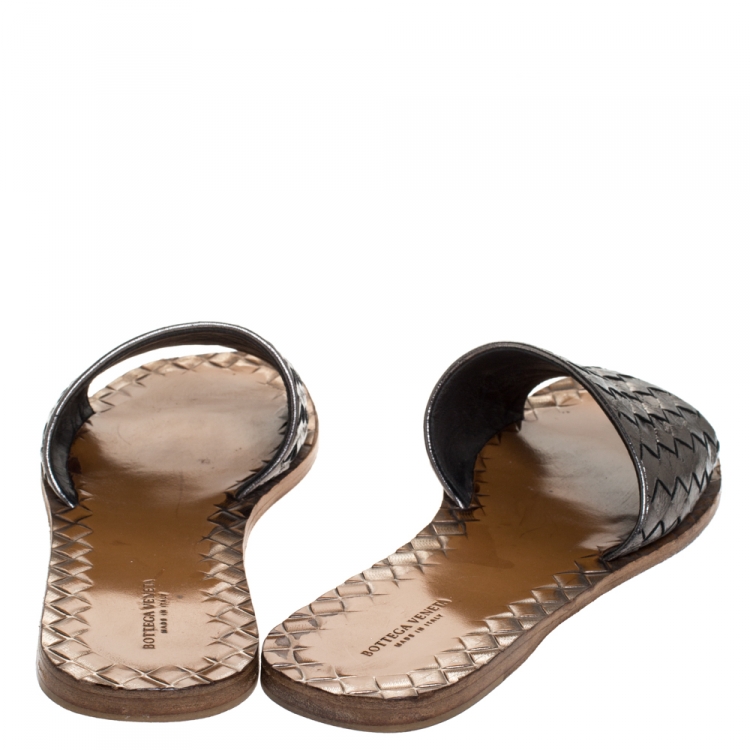 Pre Owned Bottega Veneta Metallic Grey Intreciato Leather Flat Slides Size 38.5