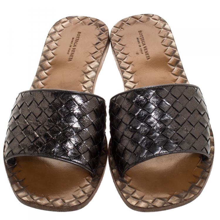 Pre Owned Bottega Veneta Metallic Grey Intreciato Leather Flat Slides Size 38.5