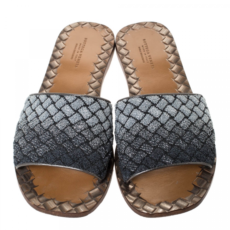Pre Owned Bottega Veneta Metallic Silver/Grey Chain Stitch Intrecciato Flat Slides Size 37.5