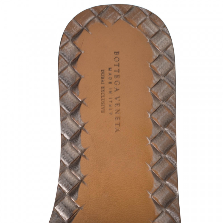 Pre Owned Bottega Veneta Metallic Silver/Grey Chain Stitch Intrecciato Flat Slides Size 37.5