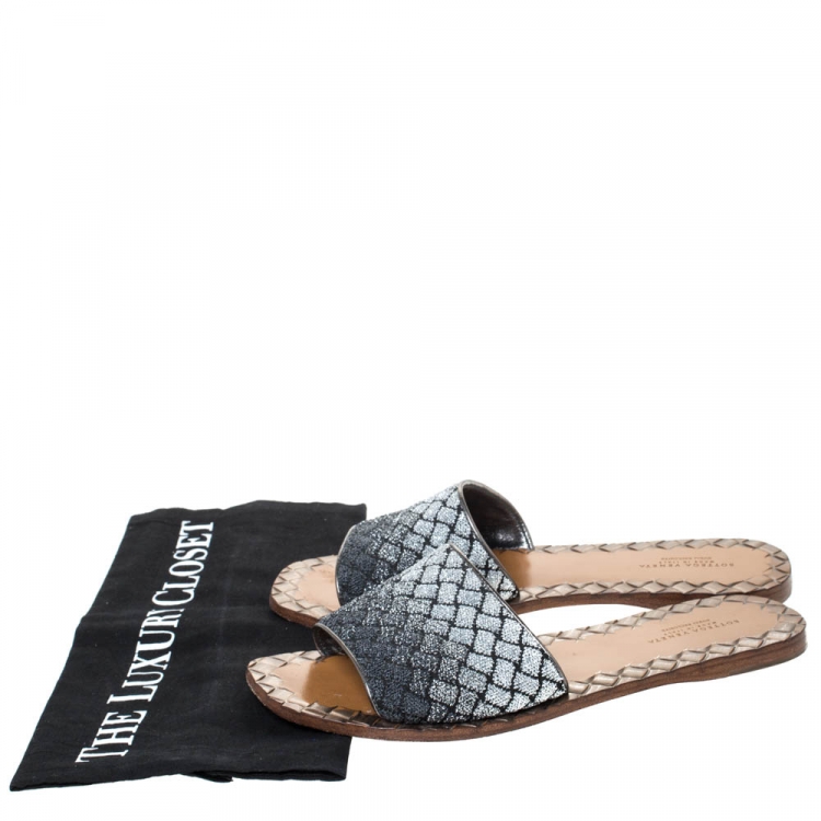 Pre Owned Bottega Veneta Metallic Silver/Grey Chain Stitch Intrecciato Flat Slides Size 37.5