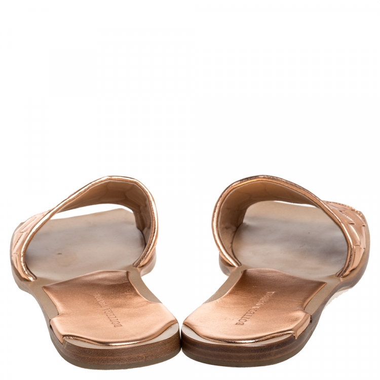 Pre Owned Bottega Veneta Metallic Rose Gold Leather Intrecciato Flat Slides Size 39