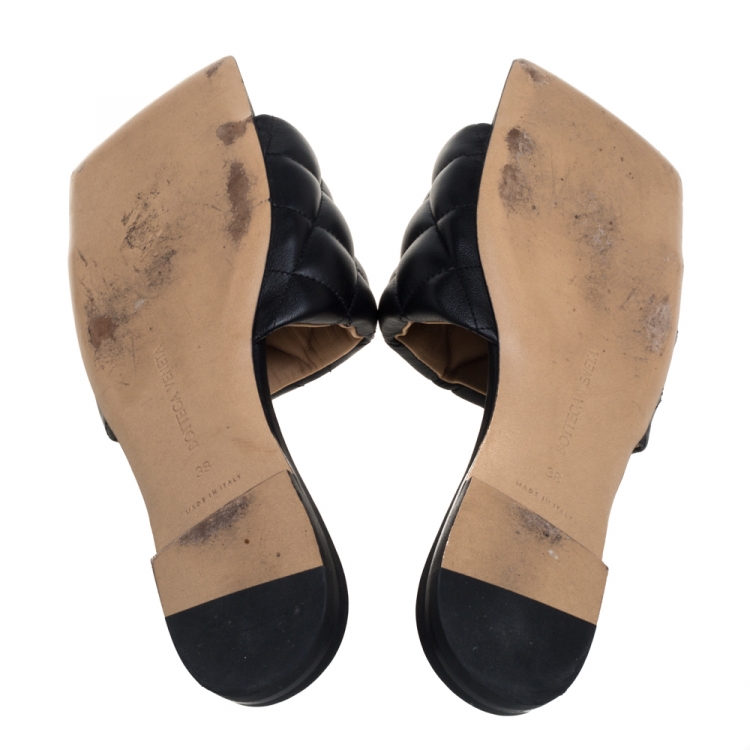 مملوكة مسبقًا Bottega Veneta Black Quilted Leather Padded Flat Slides Size 38