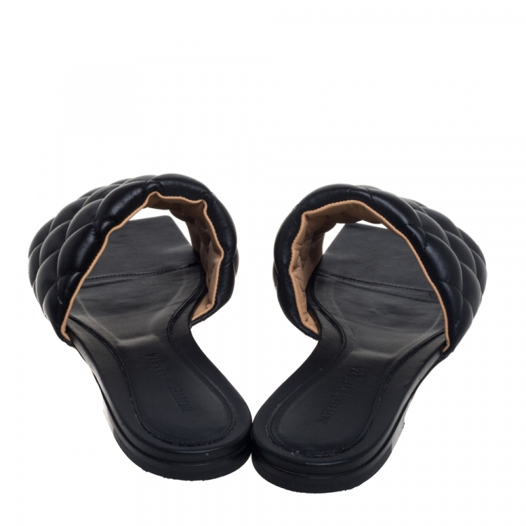 مملوكة مسبقًا Bottega Veneta Black Quilted Leather Padded Flat Slides Size 38