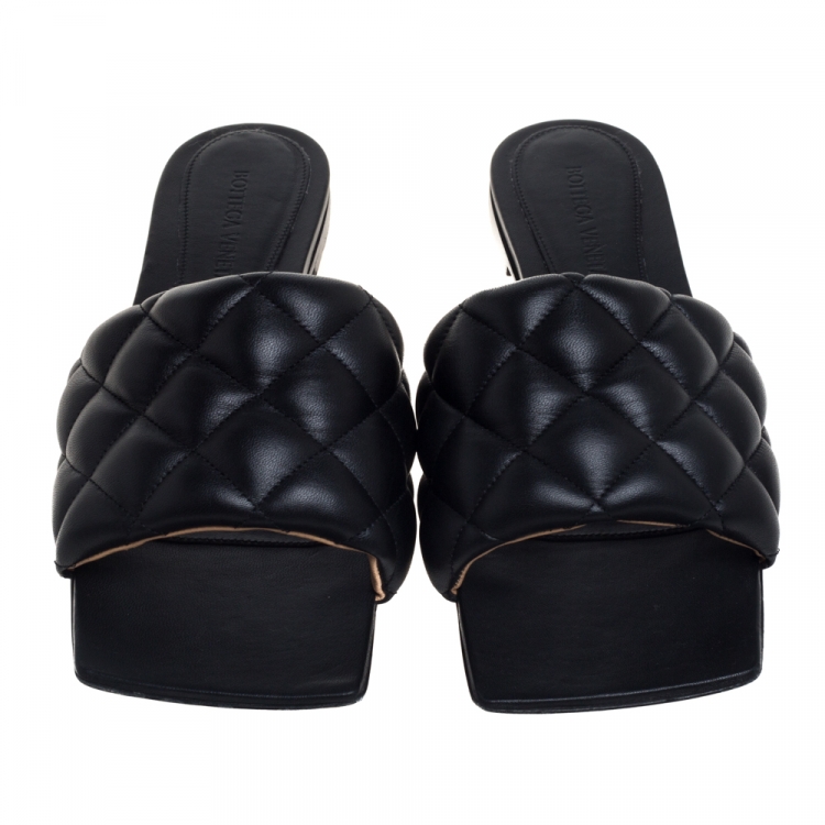 مملوكة مسبقًا Bottega Veneta Black Quilted Leather Padded Flat Slides Size 38