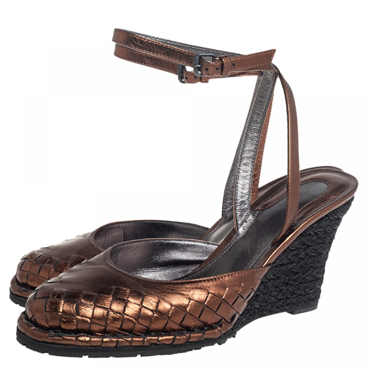 Pre Owned Bottega Veneta Metallic Brown Intrecciato Leather Ankle Strap Sandals Size 38