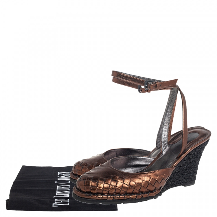 Pre Owned Bottega Veneta Metallic Brown Intrecciato Leather Ankle Strap Sandals Size 38