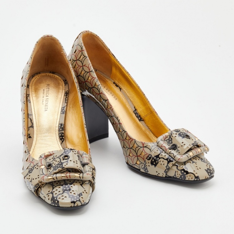 Pre Owned Bottega Veneta Grey Printed Patent Leather Block Heel Buckle Detail Pumps Size 35.5