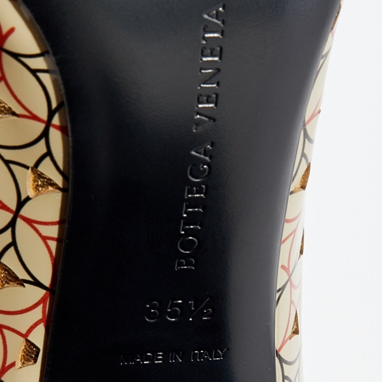 Pre Owned Bottega Veneta Grey Printed Patent Leather Block Heel Buckle Detail Pumps Size 35.5