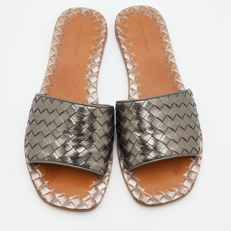 Pre Owned Bottega Veneta Metallic Grey Intrecciato Leather Flat Slide Sandals Size 39