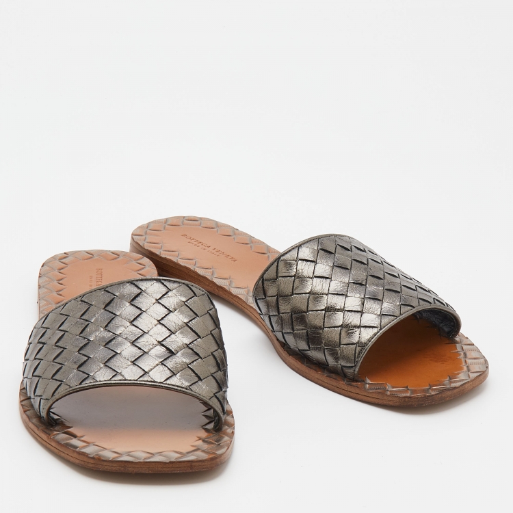 Pre Owned Bottega Veneta Metallic Grey Intrecciato Leather Flat Slide Sandals Size 39