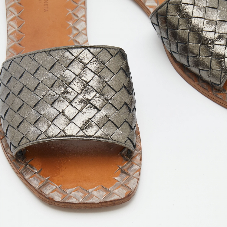 Pre Owned Bottega Veneta Metallic Grey Intrecciato Leather Flat Slide Sandals Size 39