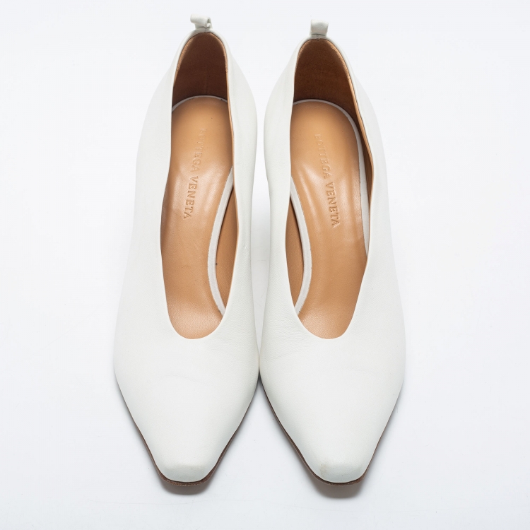 Pre Owned Bottega Veneta White Leather Almond-Toe Pumps Size 38
