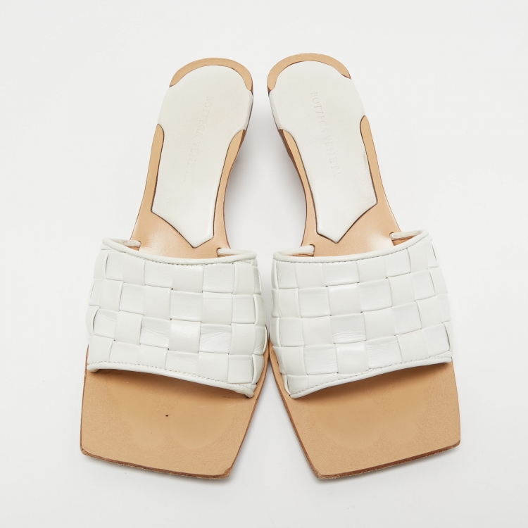 Pre Owned Bottega Veneta White Intrecciato Leather Square Toe Slide Sandals Size 38