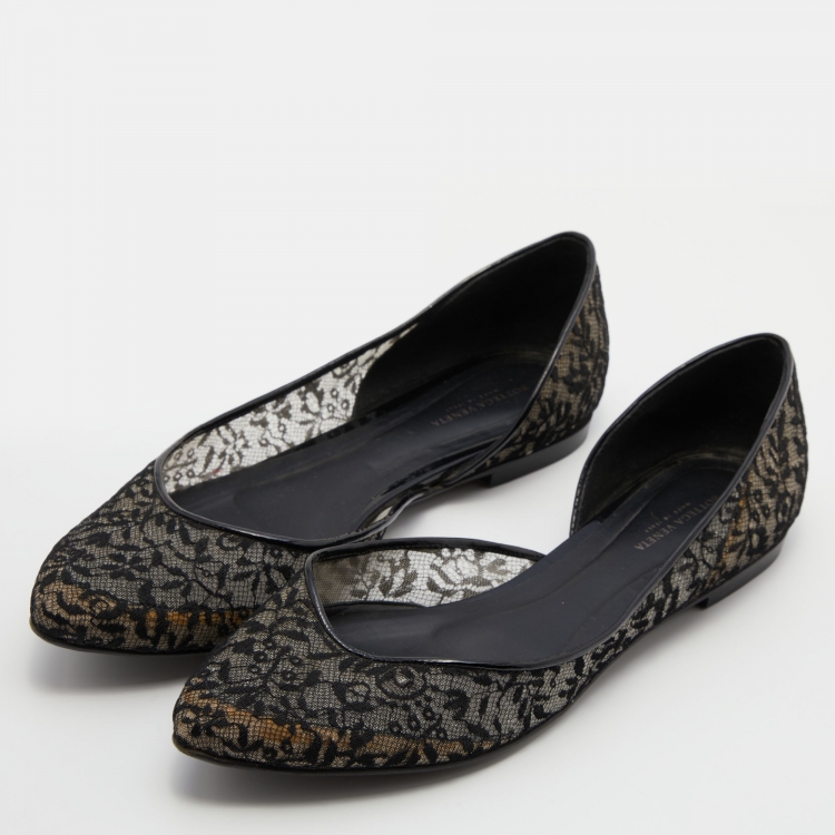 Pre Owned Bottega Veneta Black Lace and Patent Leather Ballet Flats Size 39