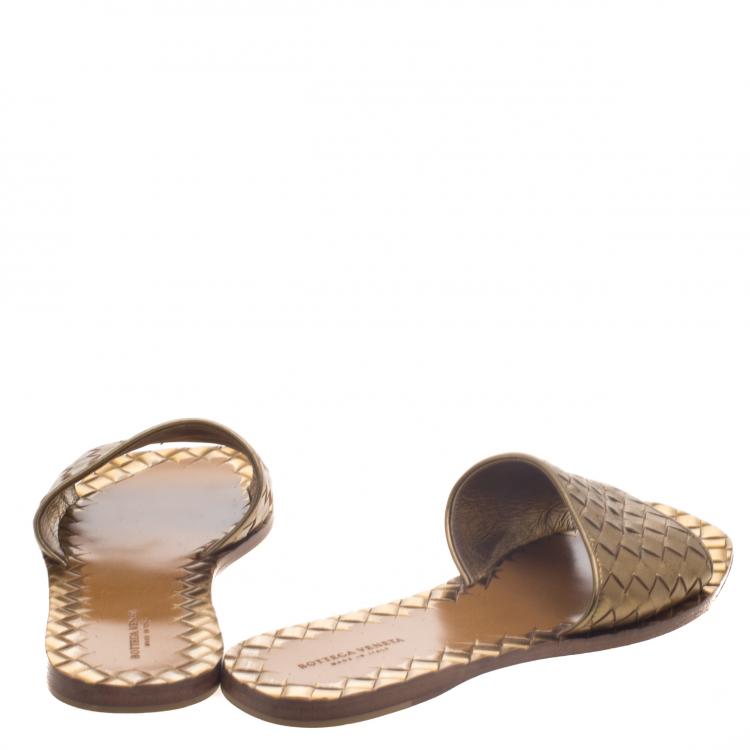 مملوكة مسبقًا Bottega Veneta Bronze Metallic Intrecciato Leather Flat Slides Size 36.5
