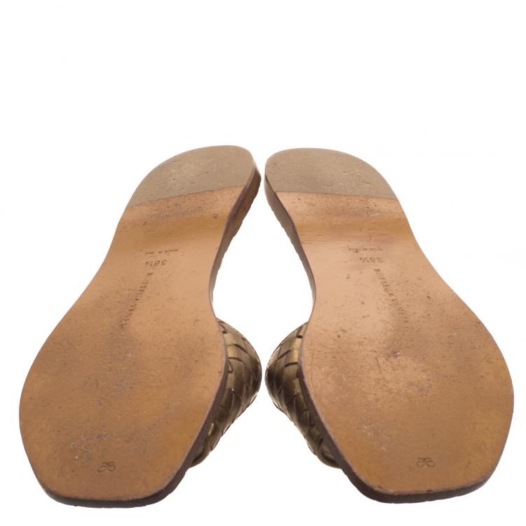مملوكة مسبقًا Bottega Veneta Bronze Metallic Intrecciato Leather Flat Slides Size 36.5