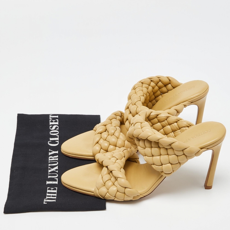 Pre Owned Bottega Veneta Yellow Intrecciato Leather BV Curve Mules Size 40