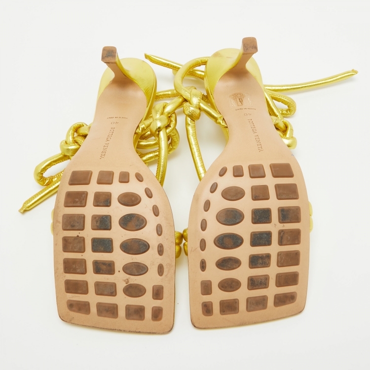 Pre Owned Bottega Veneta Metallic Yellow Knotted Leather Ankle Tie Sandals Size 40