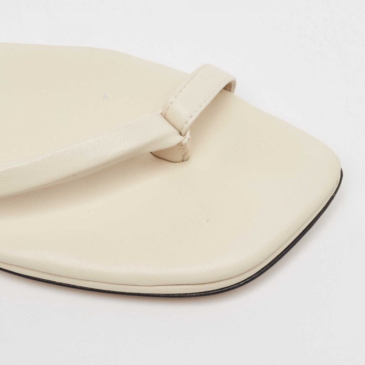 Pre Owned Bottega Veneta Cream Leather Spiral Flat Sandals Size 40