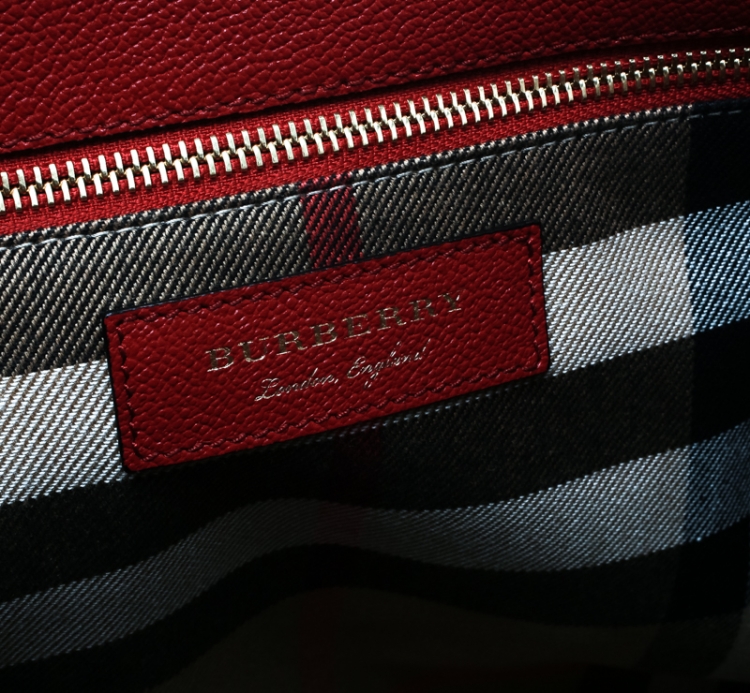 Pre Owned Burberry Red Leather Medium Buckle Top Handle Bag