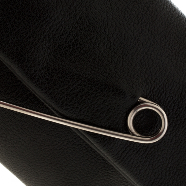 Pre Owned Burberry Black Leather Pin Clutch