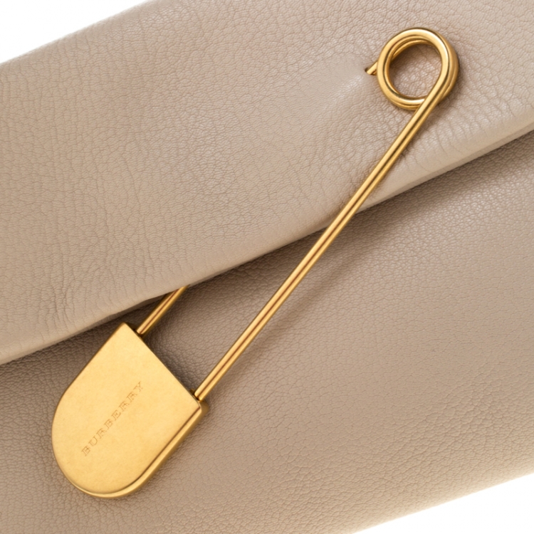Pre Owned Burberry Beige Leather Medium Pin Clutch