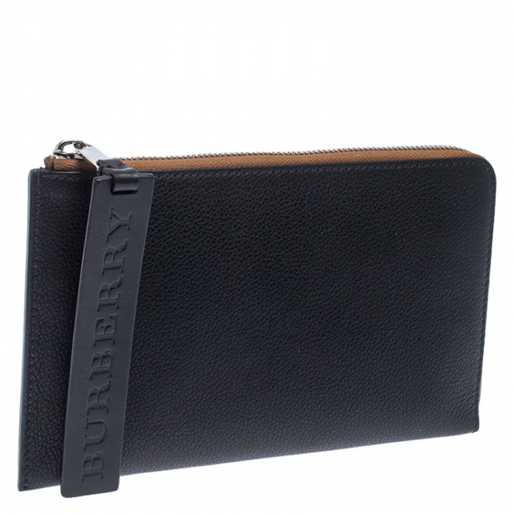 مملوكة مسبقًا Burberry Black Leather Wristlet Clutch