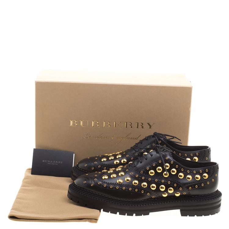 مملوكة مسبقًا Burberry Black Leather Deardown Studded Platform Oxfords Size 40