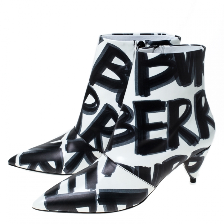 Pre Owned Burberry White/Black Leather Wilsbeck Ankle Boots Size 37.5