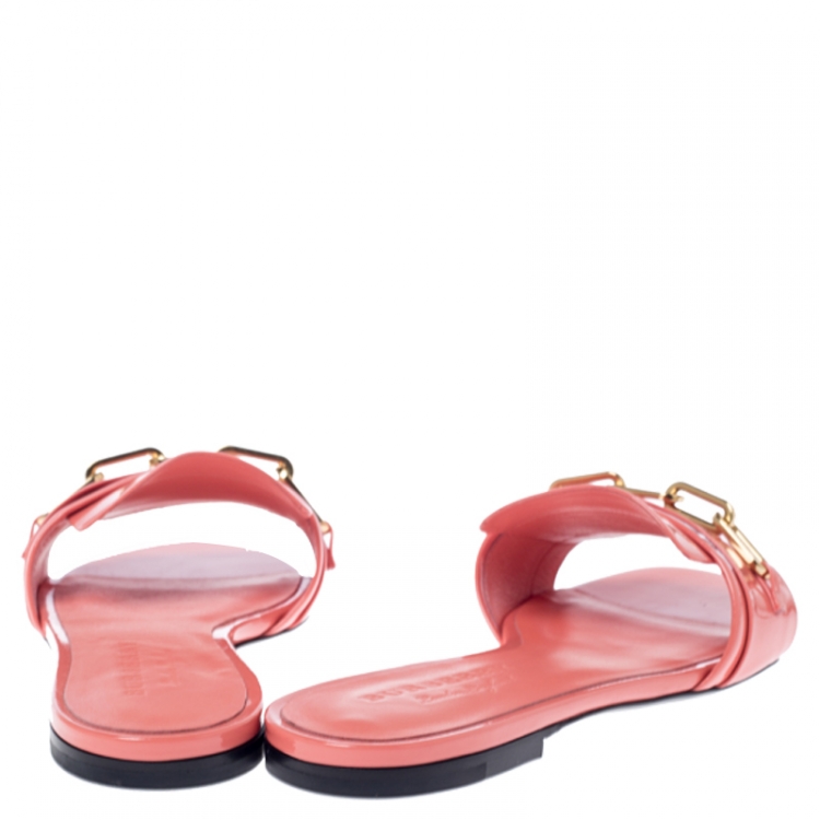 مملوكة مسبقًا Burberry Coral Orange Patent Leather Coleford Flat Slides Size 37