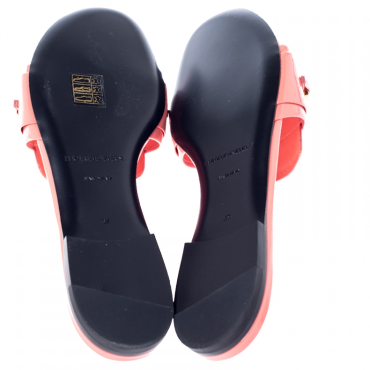 مملوكة مسبقًا Burberry Coral Orange Patent Leather Coleford Flat Slides Size 37