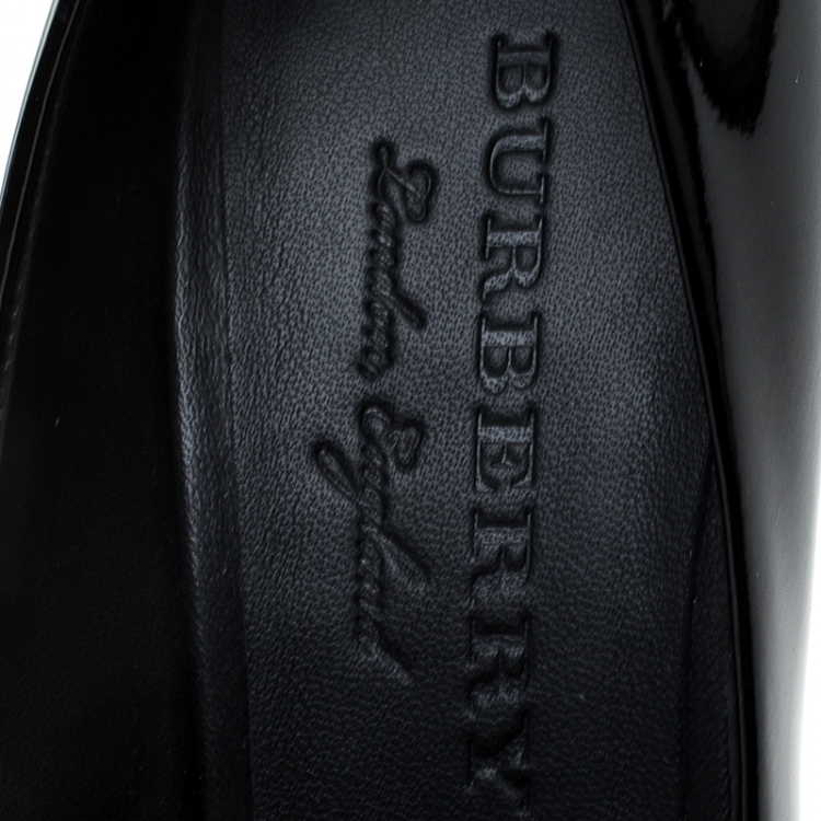 مملوكة مسبقًا Burberry Black Patent Leather Finsbury Bow Pointed Toe Pumps Size 38.5