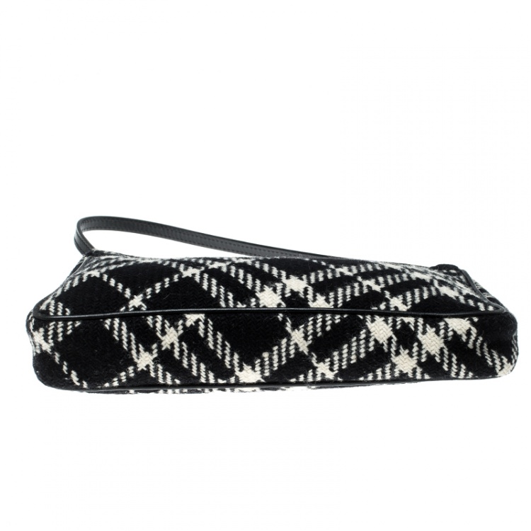 Pre Owned Burberry Black/White Check Wool Pochette