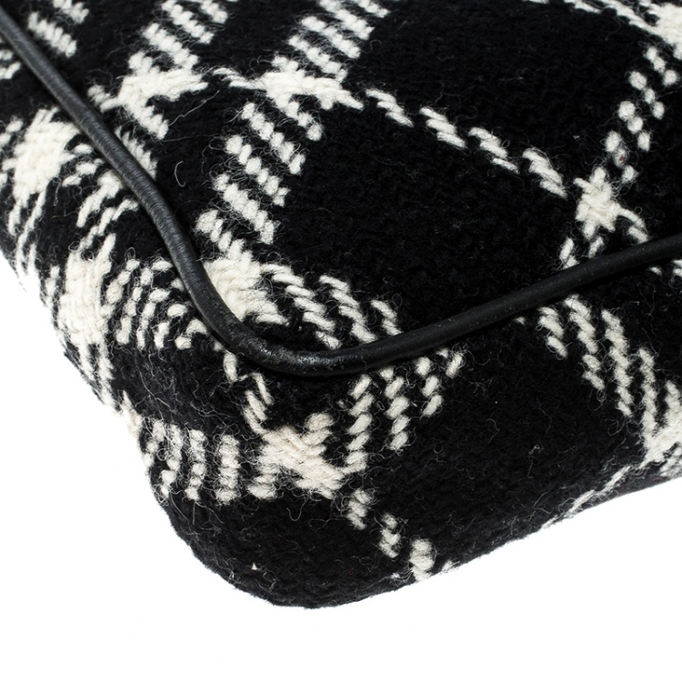 Pre Owned Burberry Black/White Check Wool Pochette