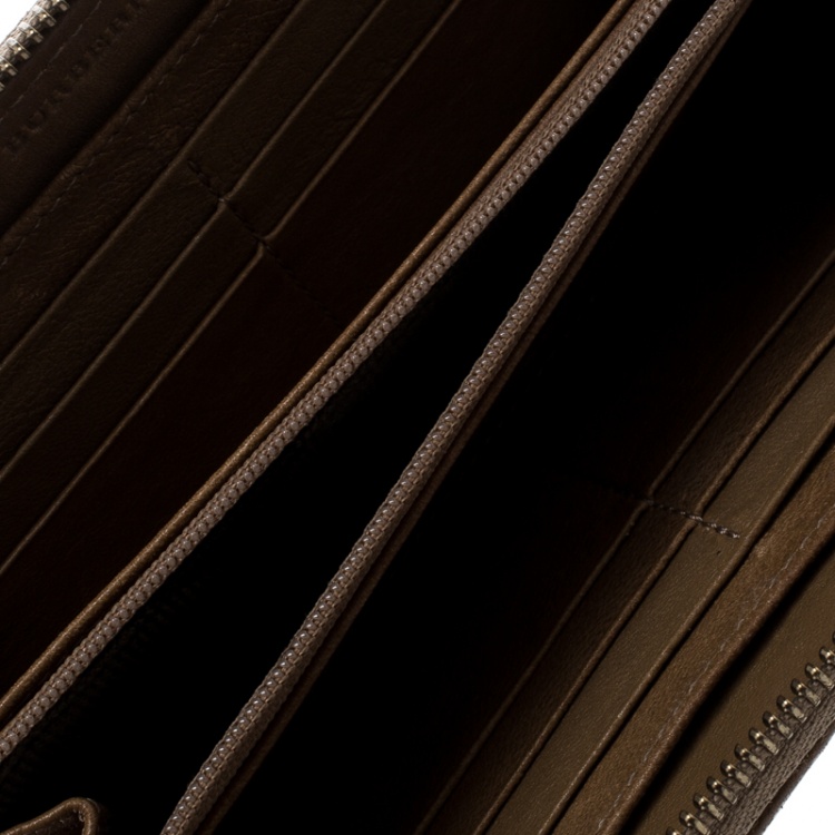 Pre Owned Burberry Brown Quilted Leather Zip Around Wallet