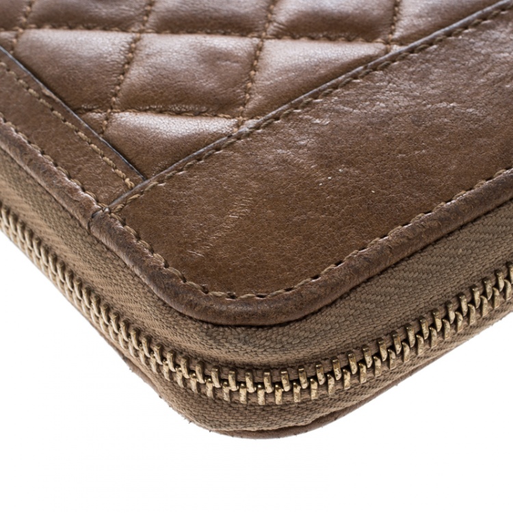 Pre Owned Burberry Brown Quilted Leather Zip Around Wallet
