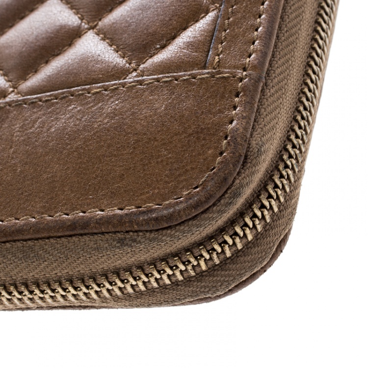 Pre Owned Burberry Brown Quilted Leather Zip Around Wallet