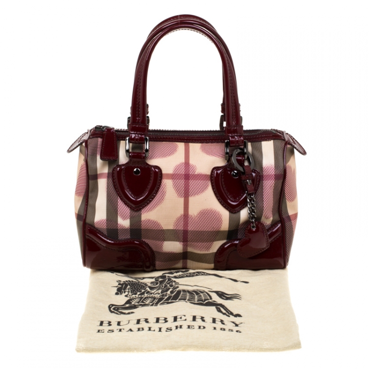 مملوكة مسبقًا Burberry Burgundy House Check PVC & Patent Leather Hearts Boston Bag