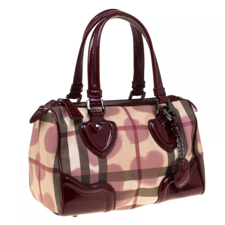 مملوكة مسبقًا Burberry Burgundy House Check PVC & Patent Leather Hearts Boston Bag
