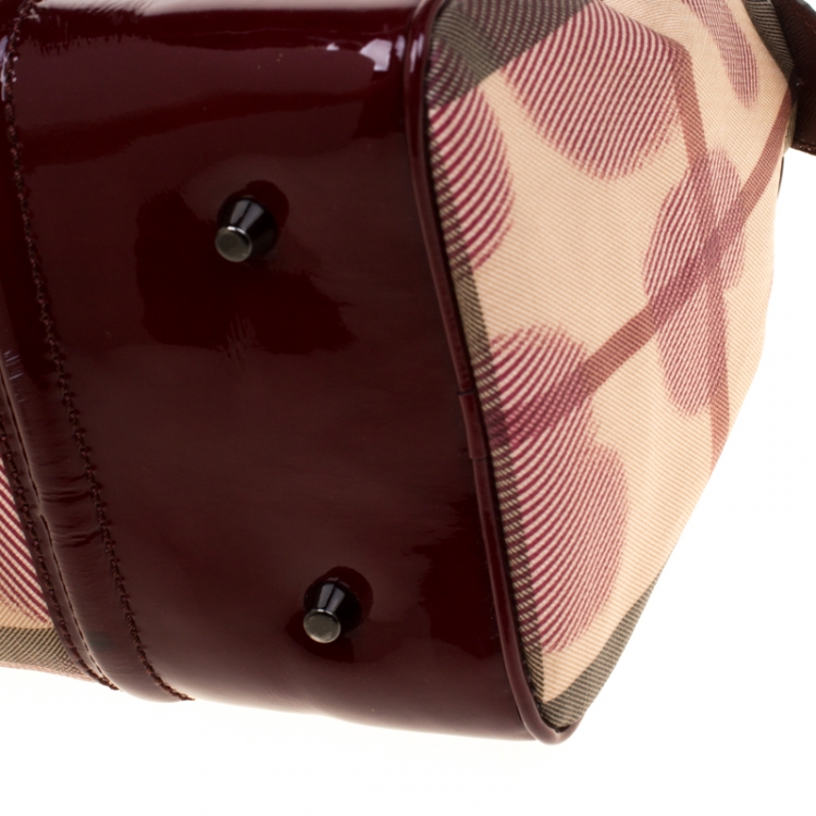 مملوكة مسبقًا Burberry Burgundy House Check PVC & Patent Leather Hearts Boston Bag