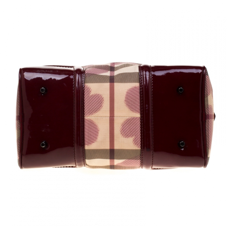مملوكة مسبقًا Burberry Burgundy House Check PVC & Patent Leather Hearts Boston Bag