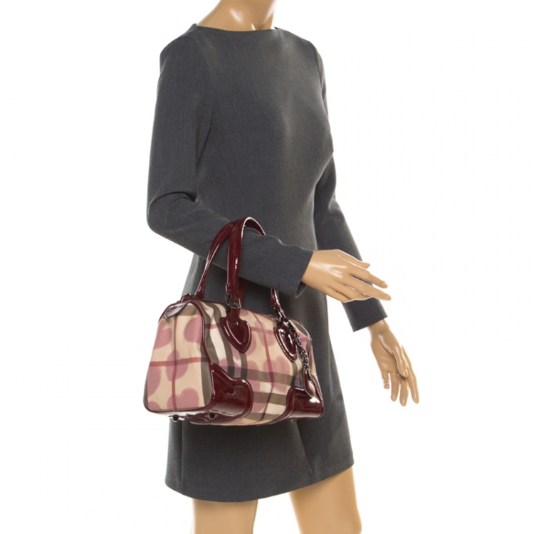 مملوكة مسبقًا Burberry Burgundy House Check PVC & Patent Leather Hearts Boston Bag