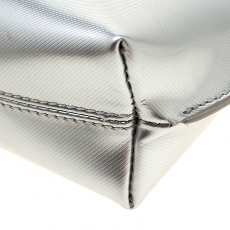 Pre Owned Burberry Silver Patent Leather Lock Trench Clutch