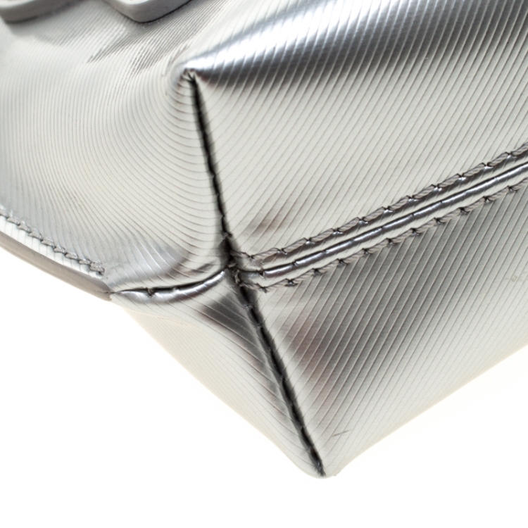 Pre Owned Burberry Silver Patent Leather Lock Trench Clutch