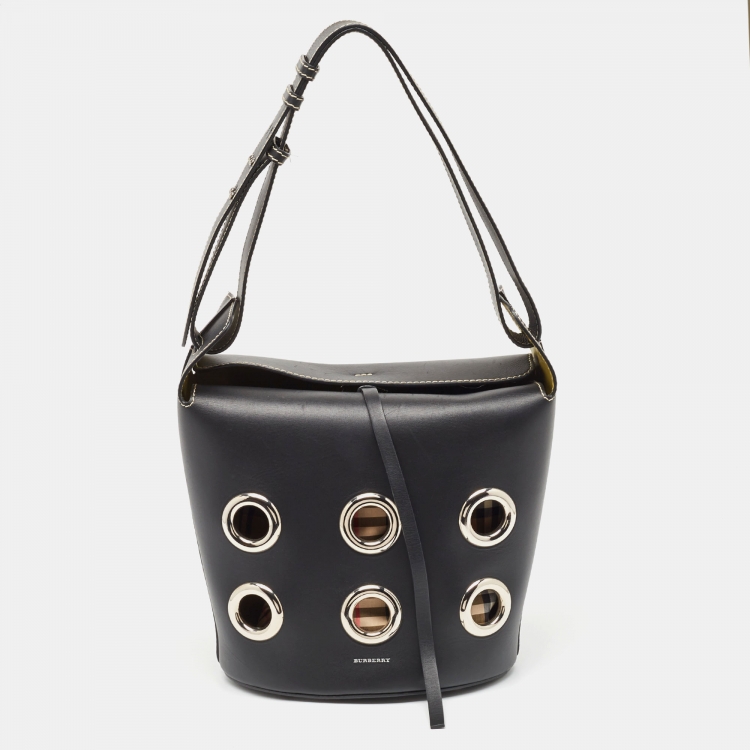 Burberry bucket bag online black